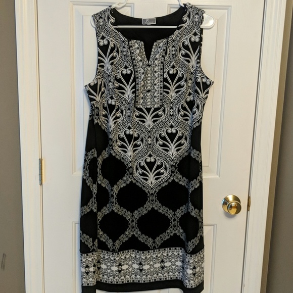 JM Collection Dresses & Skirts - Woman's sleeveless semi fitted dress
